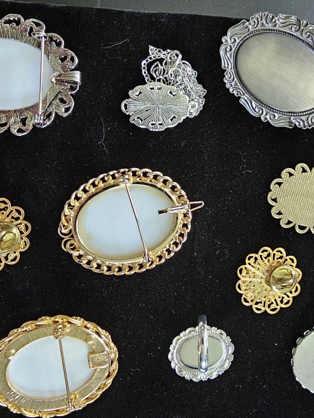 Vintage Brooch, Pendant, Pin Lot - Picture 6 of 6